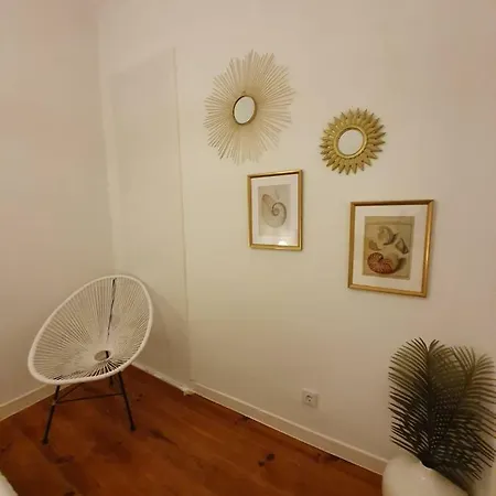 Apartment Charming In The Typical Neighborhood *